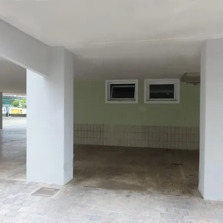 Modern Coastal بيبيوني